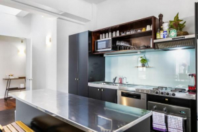 Gorgeous NY Style Loft in CBD - Netflix Wifi